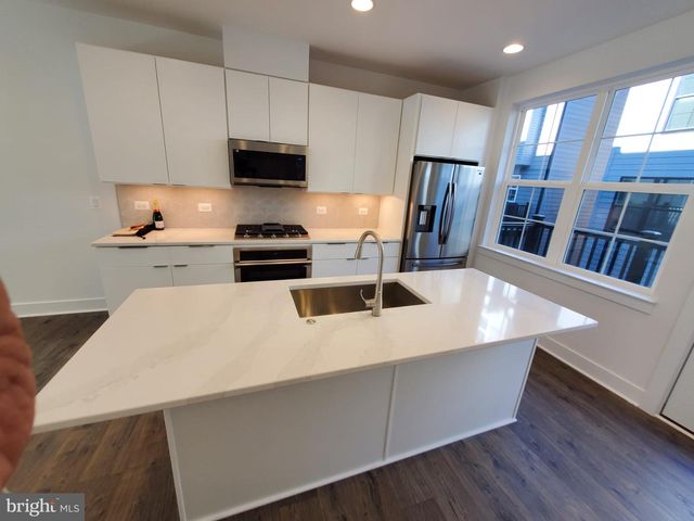 1882 MICHAEL FARADAY DR, Reston, VA 20190