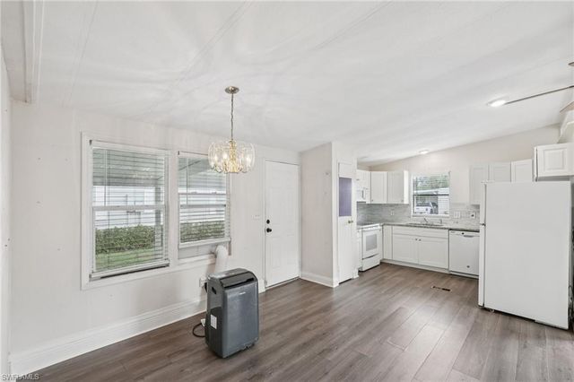 53 Grosbeak LN, Naples, FL 34114