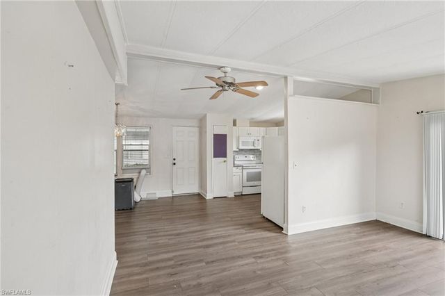 53 Grosbeak LN, Naples, FL 34114
