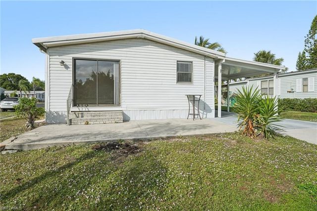 53 Grosbeak LN, Naples, FL 34114