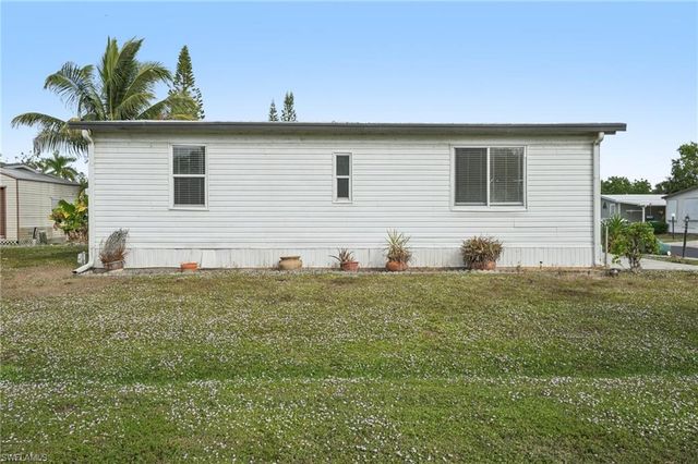 53 Grosbeak LN, Naples, FL 34114