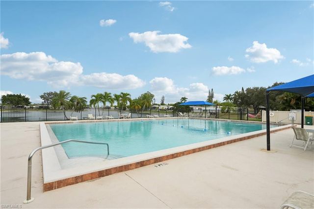53 Grosbeak LN, Naples, FL 34114
