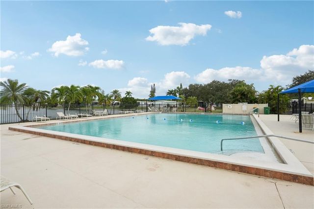 53 Grosbeak LN, Naples, FL 34114