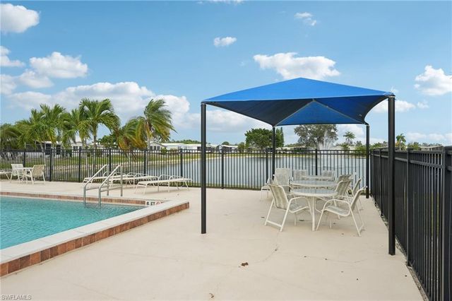53 Grosbeak LN, Naples, FL 34114