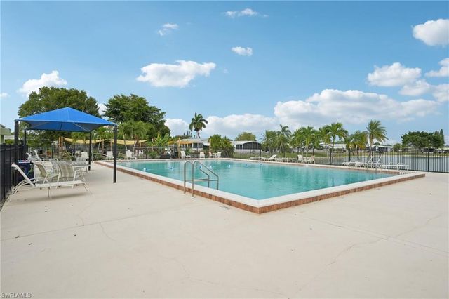 53 Grosbeak LN, Naples, FL 34114