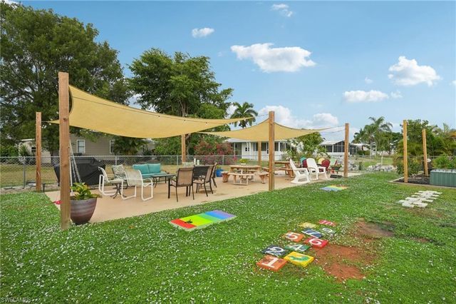 53 Grosbeak LN, Naples, FL 34114