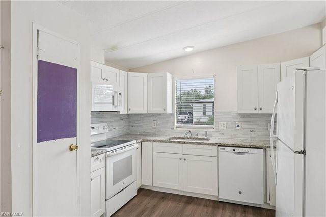 53 Grosbeak LN, Naples, FL 34114