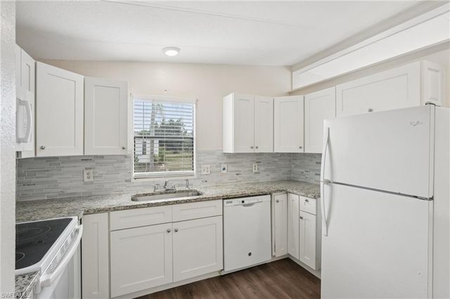 53 Grosbeak LN, Naples, FL 34114