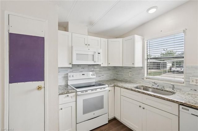 53 Grosbeak LN, Naples, FL 34114