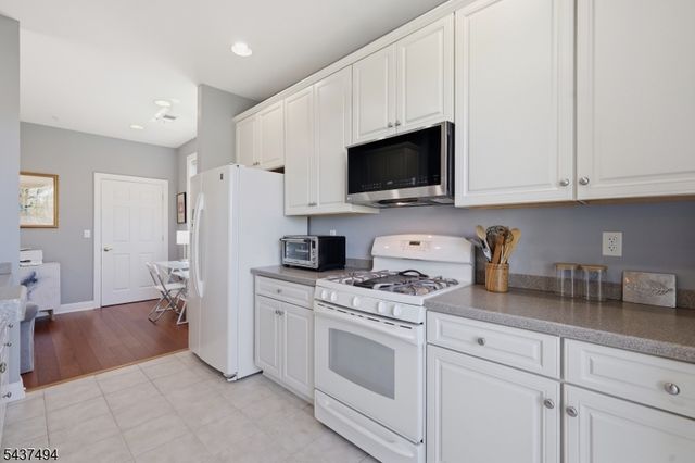 387 Victoria Drive, Bridgewater Twp., NJ 08807