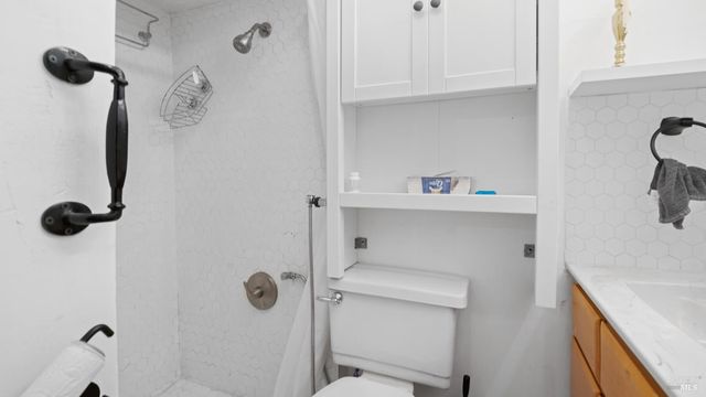 7456 Sir Francis Drake Blvd, Lagunitas, CA 94938