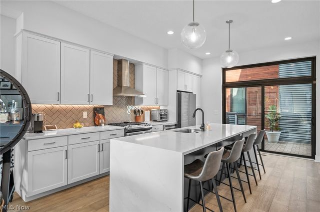 1403 E Superior Avenue, Cleveland, OH 44113