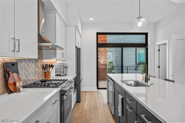1403 E Superior Avenue, Cleveland, OH 44113