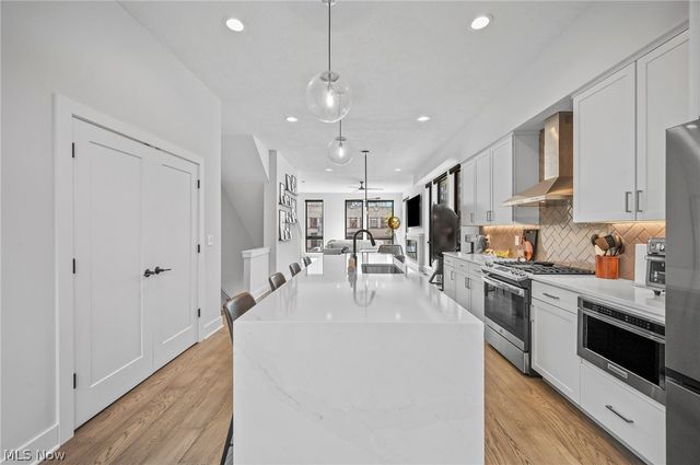1403 E Superior Avenue, Cleveland, OH 44113