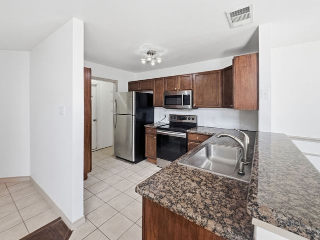 3950 Seaside Court, Fort Worth, TX 76040