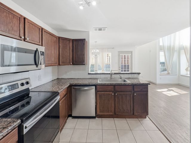 3950 Seaside Court, Fort Worth, TX 76040