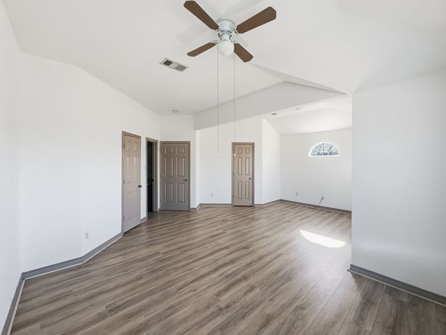 3950 Seaside Court, Fort Worth, TX 76040