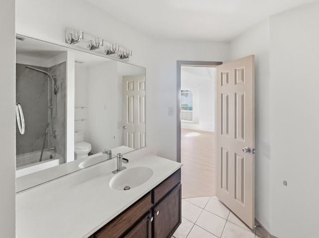 3950 Seaside Court, Fort Worth, TX 76040