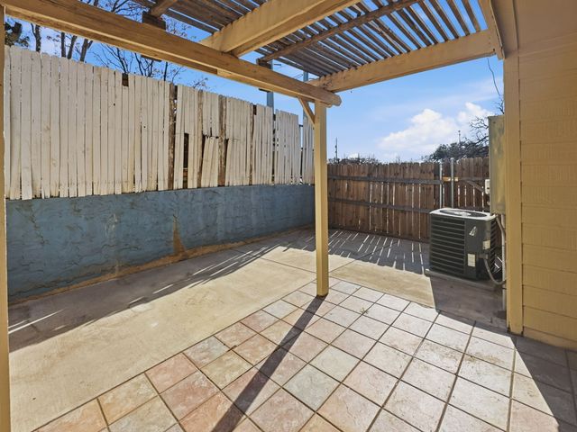 3950 Seaside Court, Fort Worth, TX 76040