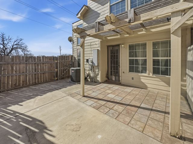 3950 Seaside Court, Fort Worth, TX 76040