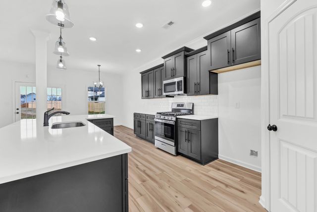 637 Woodrush Dr, Clarksville, TN 37040