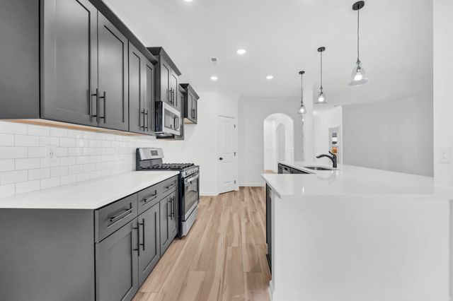 637 Woodrush Dr, Clarksville, TN 37040