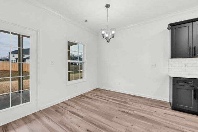 637 Woodrush Dr, Clarksville, TN 37040