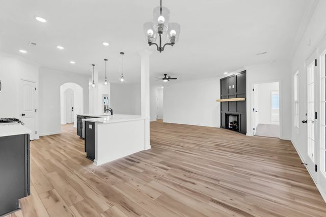 637 Woodrush Dr, Clarksville, TN 37040