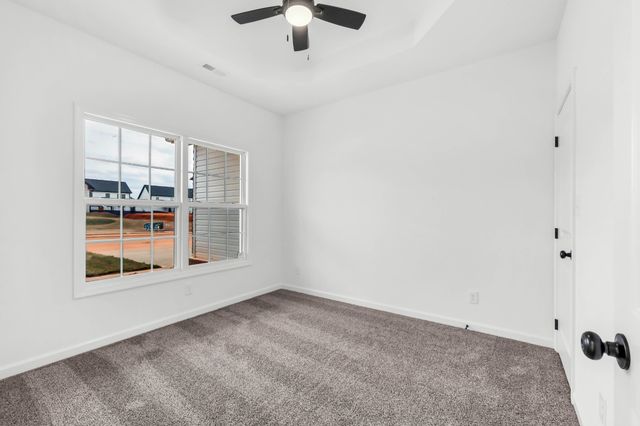 637 Woodrush Dr, Clarksville, TN 37040