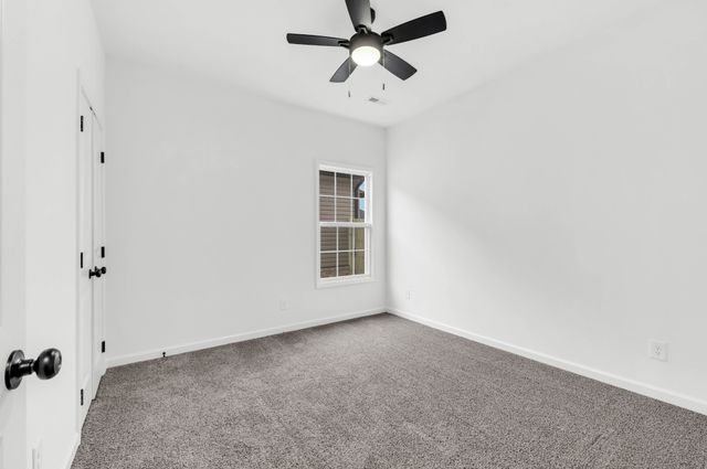 637 Woodrush Dr, Clarksville, TN 37040