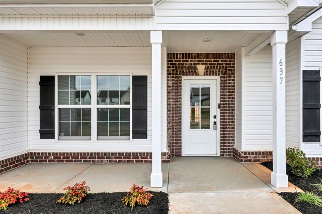 637 Woodrush Dr, Clarksville, TN 37040