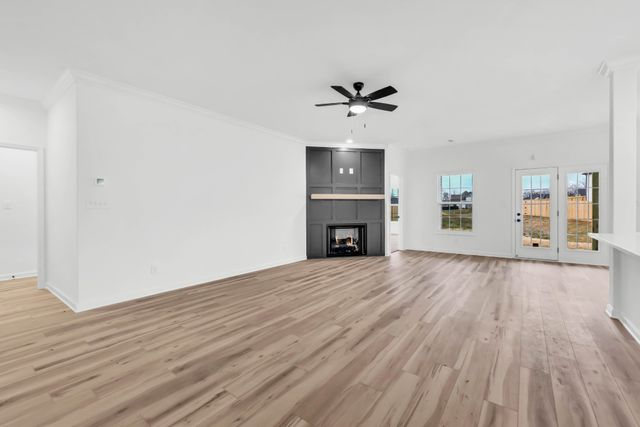 637 Woodrush Dr, Clarksville, TN 37040