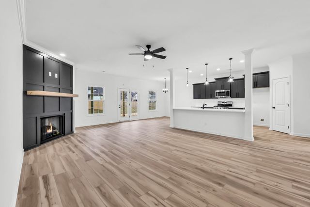 637 Woodrush Dr, Clarksville, TN 37040