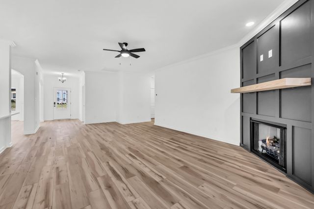 637 Woodrush Dr, Clarksville, TN 37040