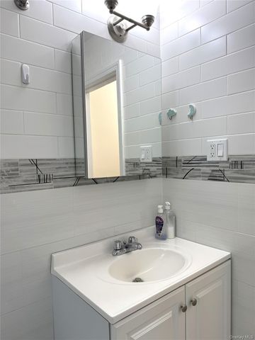 141-35 79th Avenue 3M, Flushing, NY 11367