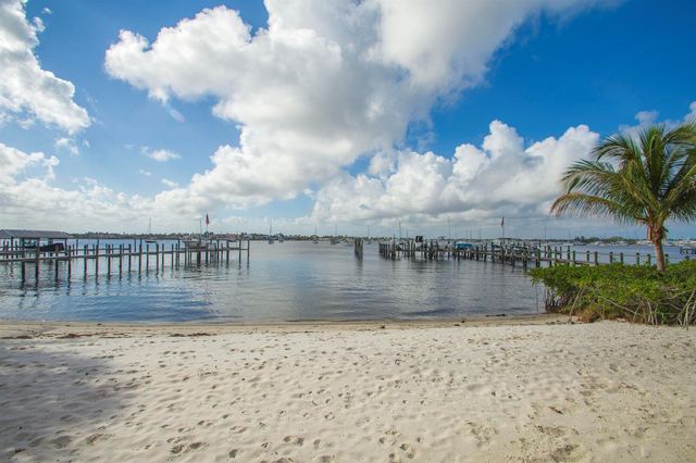 624 SW St. Lucie Crescent 206, Stuart, FL 34994