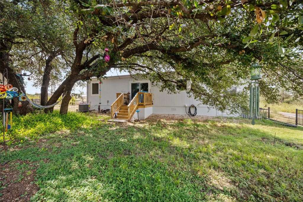 500 Dallas ST, Kingsland, TX 78639