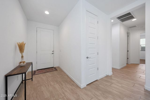 98 E LEO Place, Chandler, AZ 85249