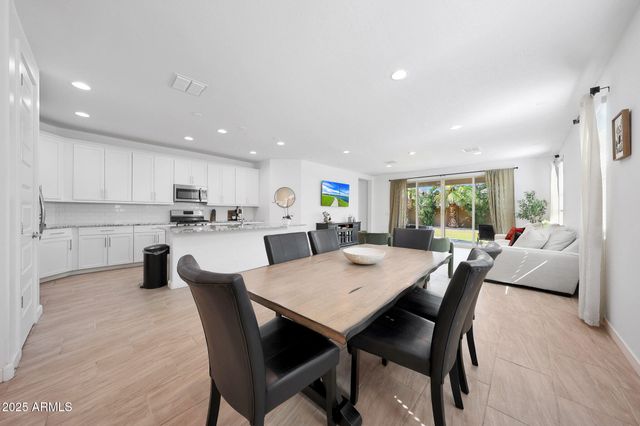 98 E LEO Place, Chandler, AZ 85249