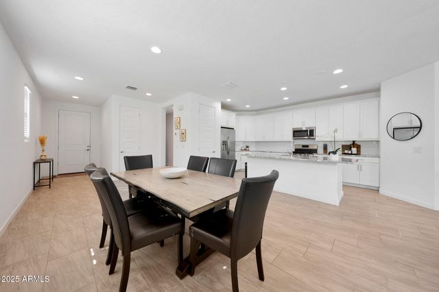 98 E LEO Place, Chandler, AZ 85249