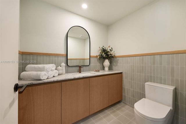 1177 Kane Concourse 404, Bay Harbor Islands, FL 33154