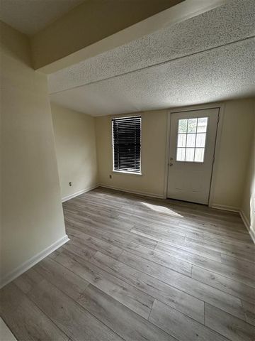 4249 S Holly Hill Ct 13, Lake Charles, LA 70605