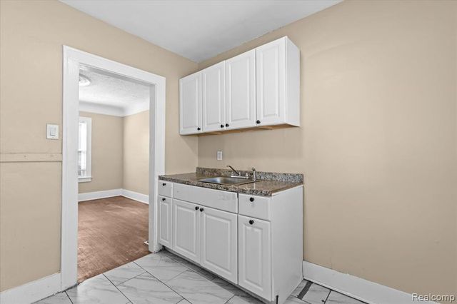 16653 Woodingham Drive, Detroit, MI 48221