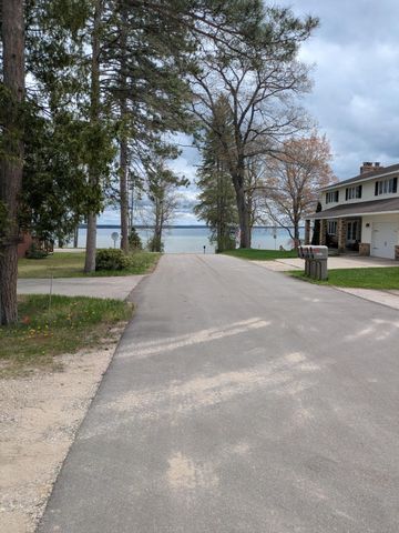 114 Taylor Avenue, Unit A, Roscommon, MI 48653