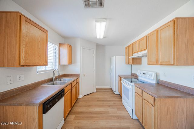 7220 W HESS Avenue, Phoenix, AZ 85043