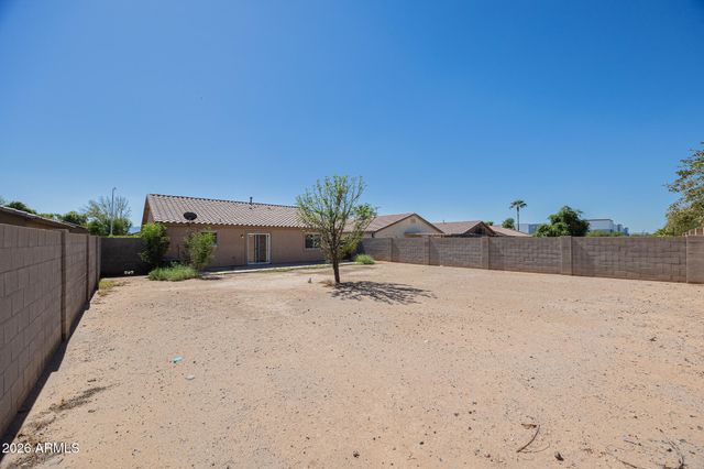 7220 W HESS Avenue, Phoenix, AZ 85043