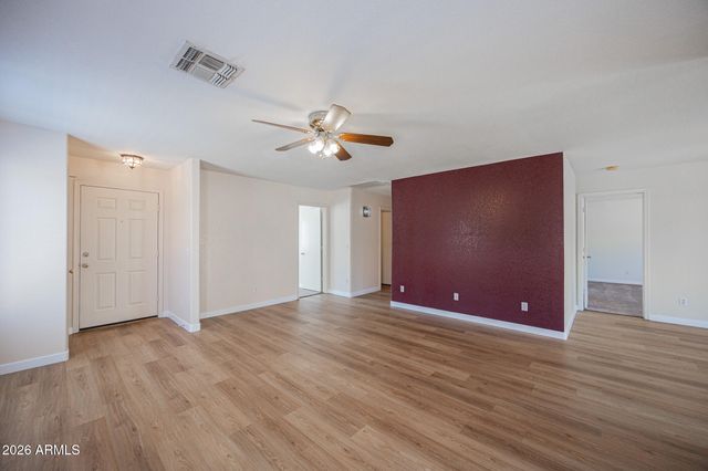 7220 W HESS Avenue, Phoenix, AZ 85043
