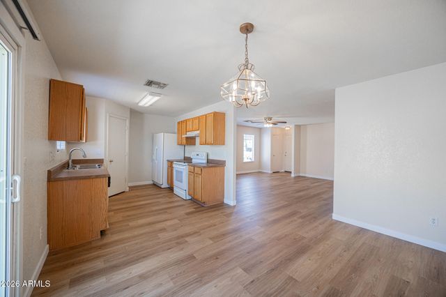 7220 W HESS Avenue, Phoenix, AZ 85043