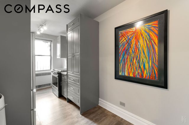 2540 31st Ave Apt 6F, New York City, NY 11106
