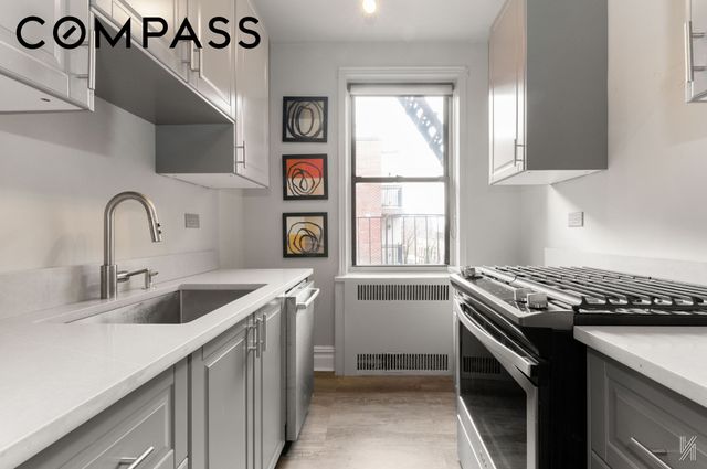 2540 31st Ave Apt 6F, New York City, NY 11106